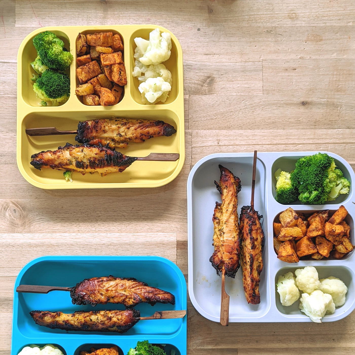 bobo&boo plant-based divided bento plates with dinner served in them for 3