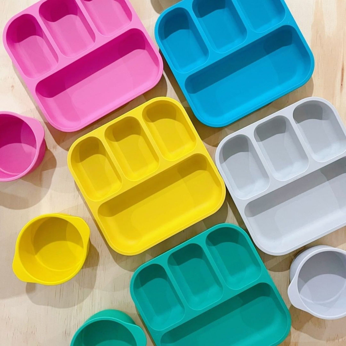 bobo&boo bento plates made from PLA sitting next to snack bowls