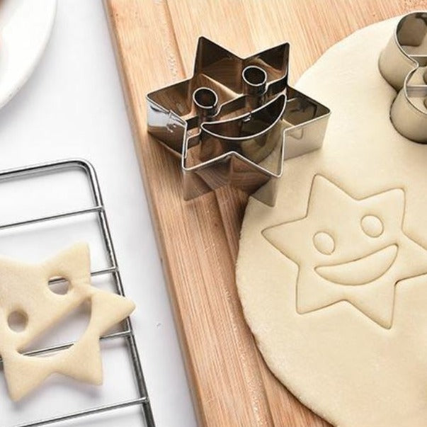 Sandwich/Cookie Cutters - Smile Face - 4 Pieces/ Stainless Steel